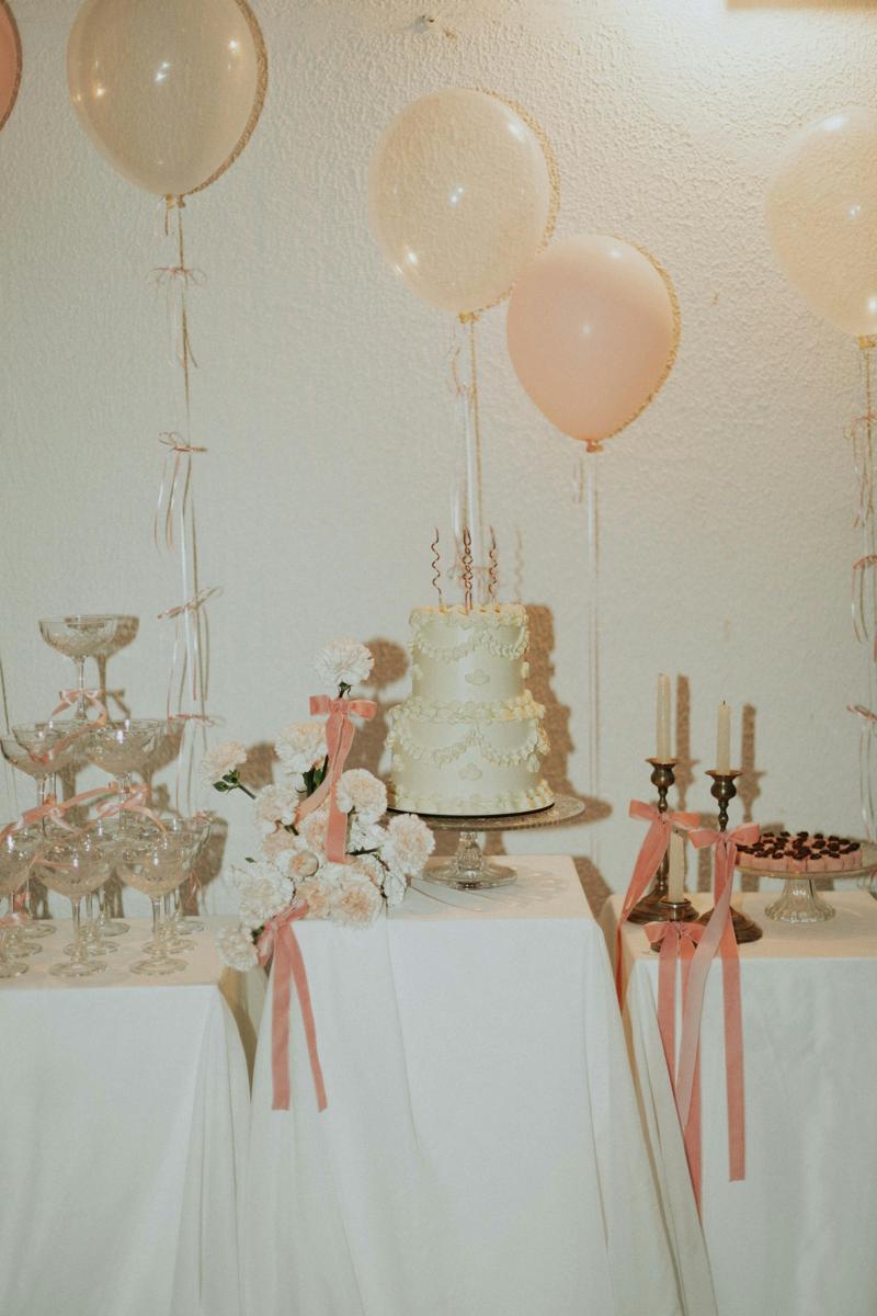 cake display